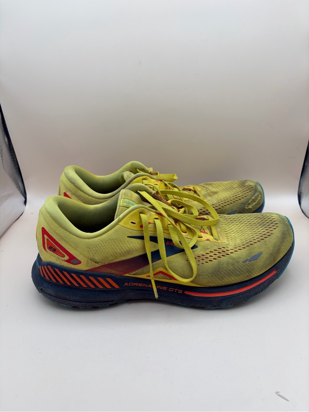 Brooks Men’s Size 11.5D Adrenaline GTS 23 Running Shoes - Yellow